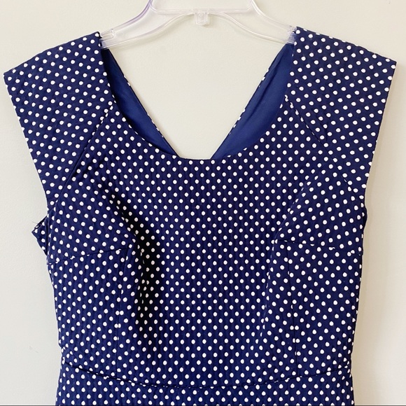 ❤️HP❤️ BANANA REPUBLIC navy dot peplum cutout top8 - Picture 8 of 8